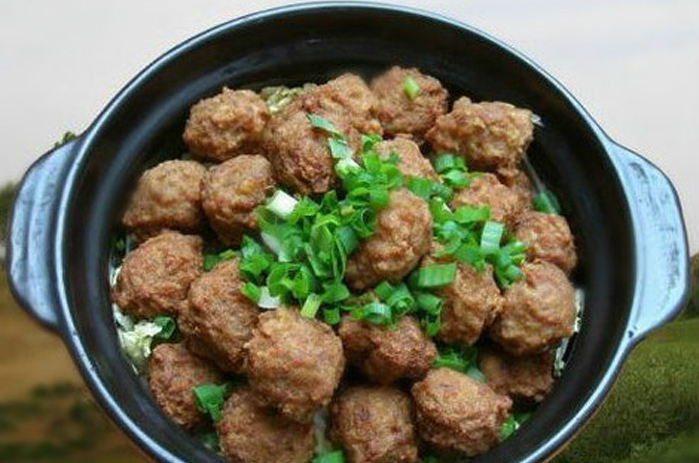 丸子带菜砂锅
