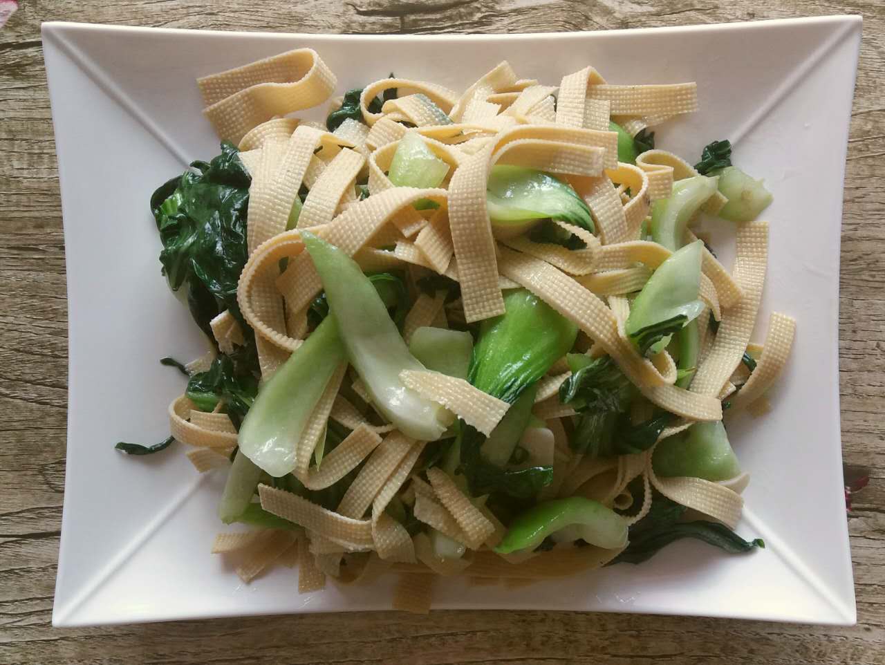 油菜炒豆皮