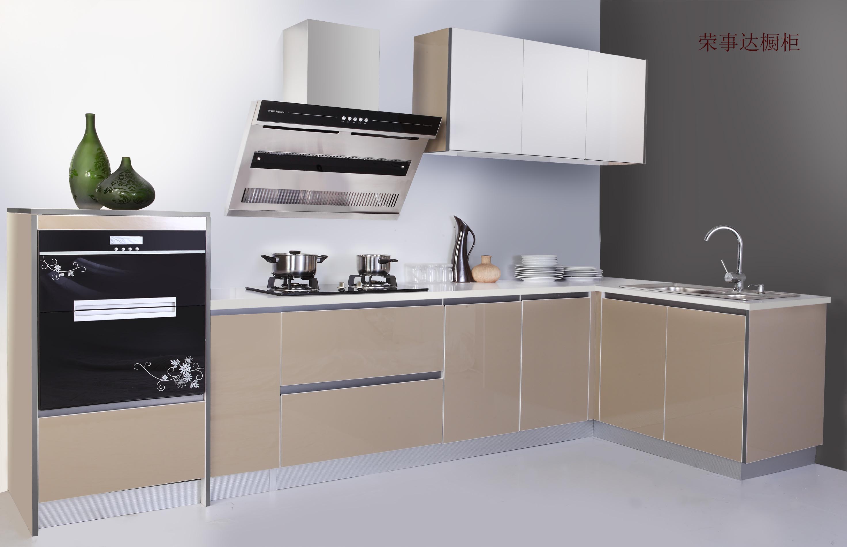 荣事达高档烤漆橱柜