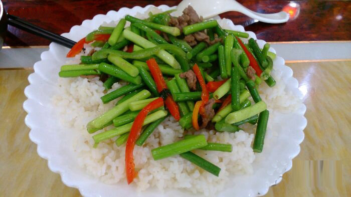 蒜苔炒肉盖饭 订餐电话:7666696一个电话马上送上门