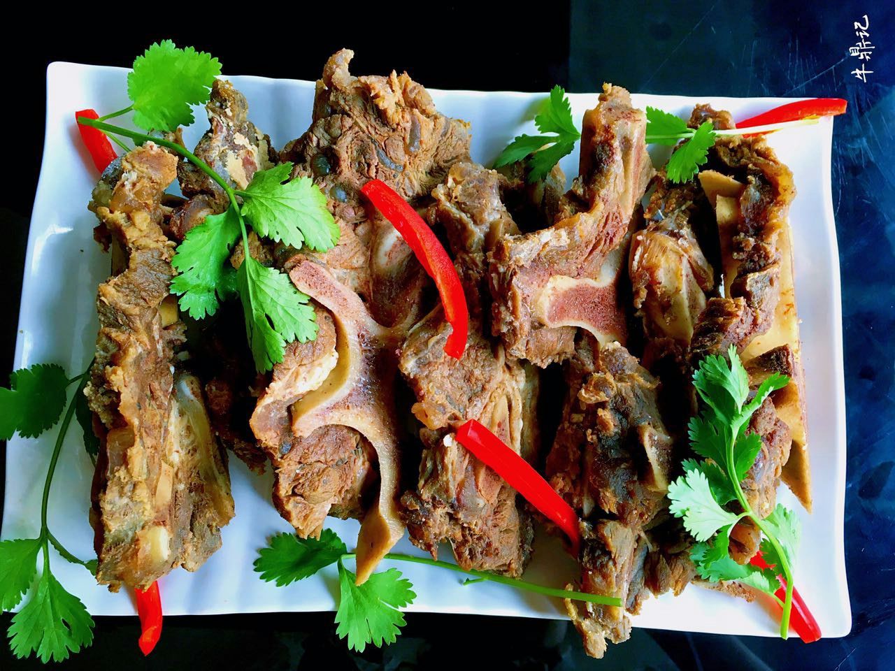 回馈新老客户,抢购8折券,转发即可领取特色牛骨头一份.