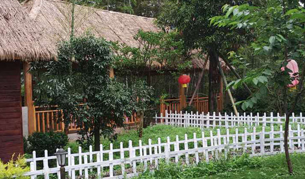 不仅环境优美,还有许多的特色美食,山水豆花,老腊肉,九大碗等受到广大