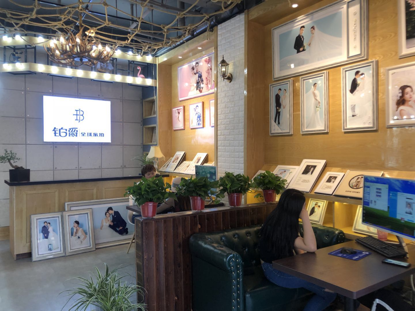 0.99元秒杀铂爵全球旅拍原价38元7寸亚米奇