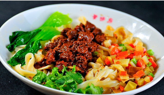 酱肉拌面