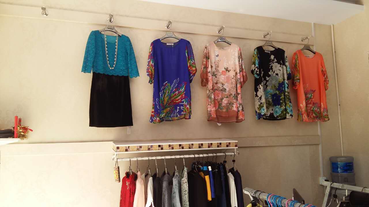 伊香飘影品牌女装折扣店