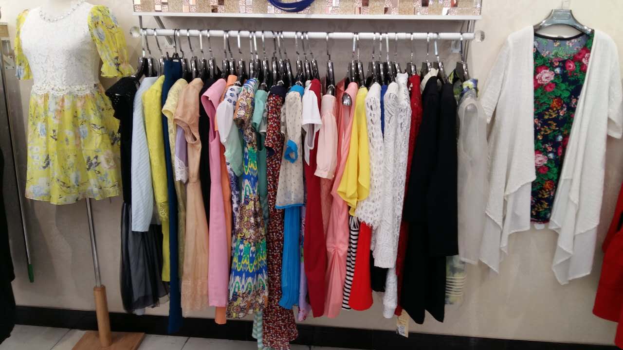 伊香飘影品牌女装折扣店