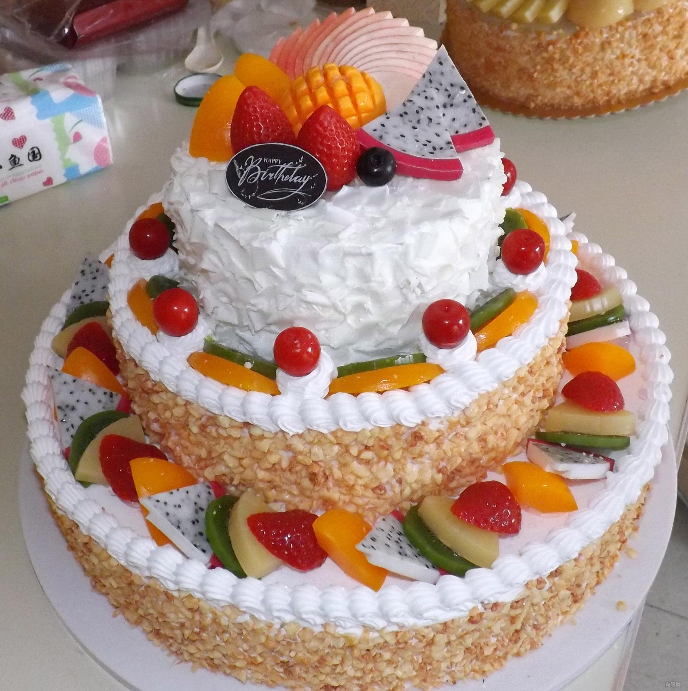 欢乐嘉年华 三层圆形鲜奶水果蛋糕