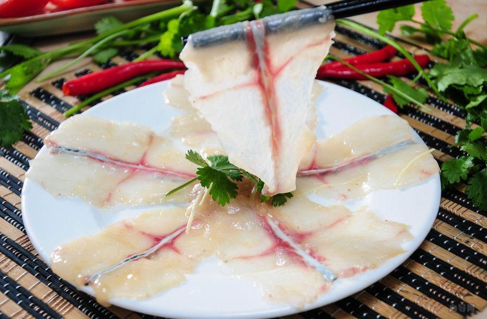 草鱼片 大份32元 小份20元